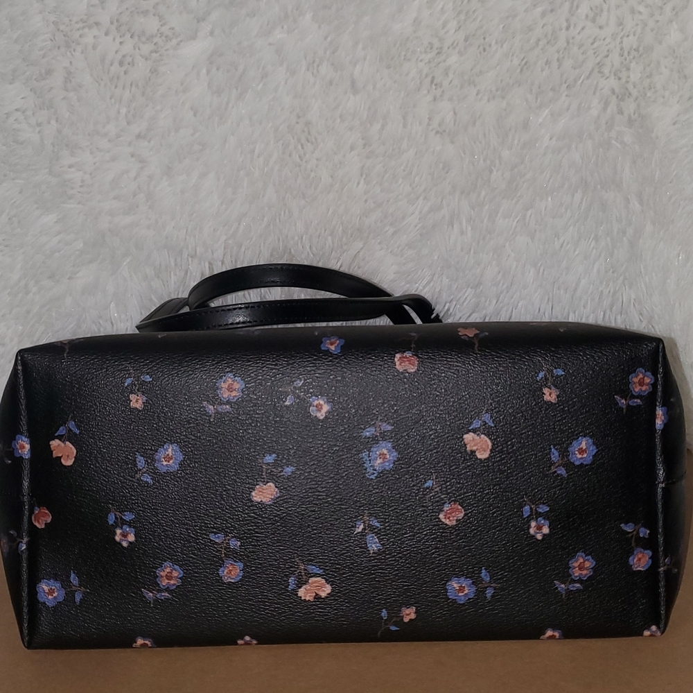 ✅ SOLD  New Authentic Coach Tote - Picture 3 of 8
